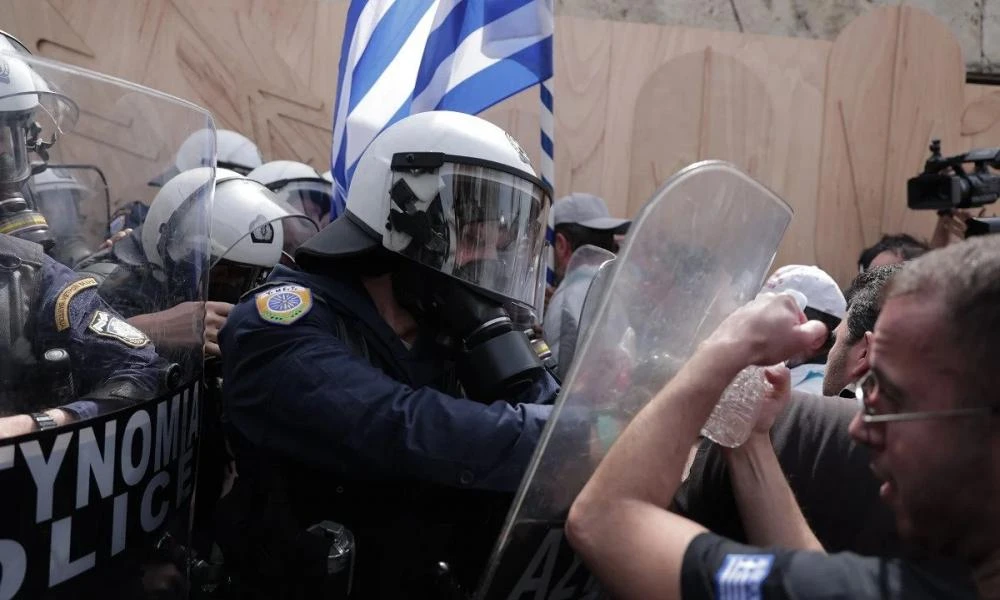 Έπεσαν χημικά στην συγκέντρωση των υγειονομικών έξω από την Βουλή
